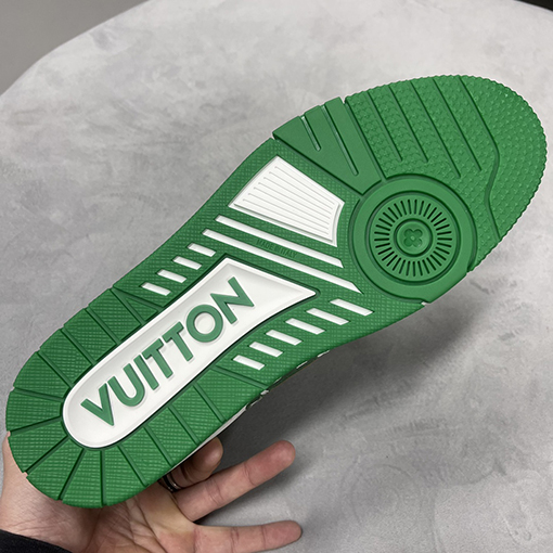 ルイヴィトンスーパーコピー Louis V Trainer Sneaker 25ss 弾幕シリーズスニーカー