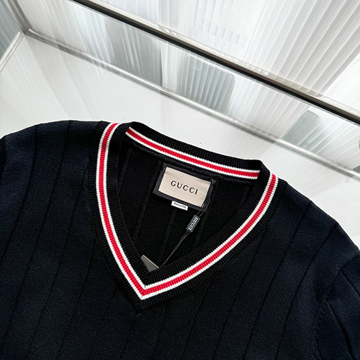 グッチ GUCCIVネックの新セーター