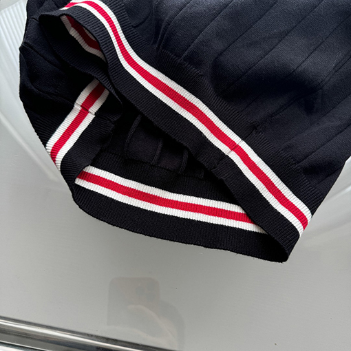 グッチ GUCCIVネックの新セーター
