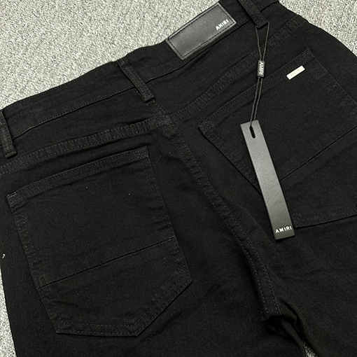 アミリ 黒いホットドリル黒い牛の穴のジーンズ