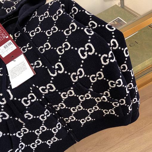 グッチGUCCIスーパーコピーリバーシブルGGウールフードジップアップジャンパー