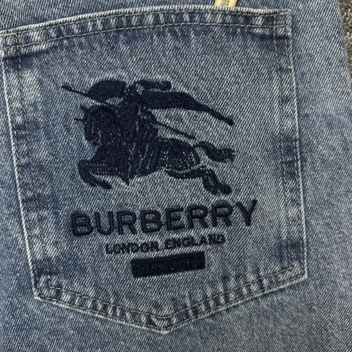 バーバリースーパーコピー ウォッシュ刺繍軍馬カジュアルジーンズ