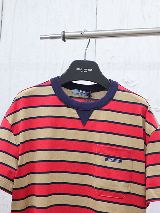 プラダコピー25 ss新しい三角パッチポケットストライプニットTシャツ