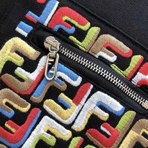 フェンディスーパーコピー 新作ポケットカラー刺繍f限定プルオーバーパーカー