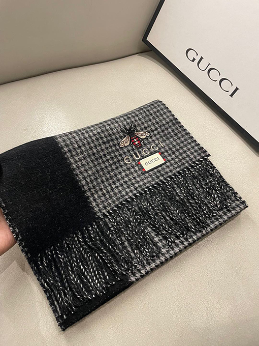 グッチ両面カシミヤスカーフ