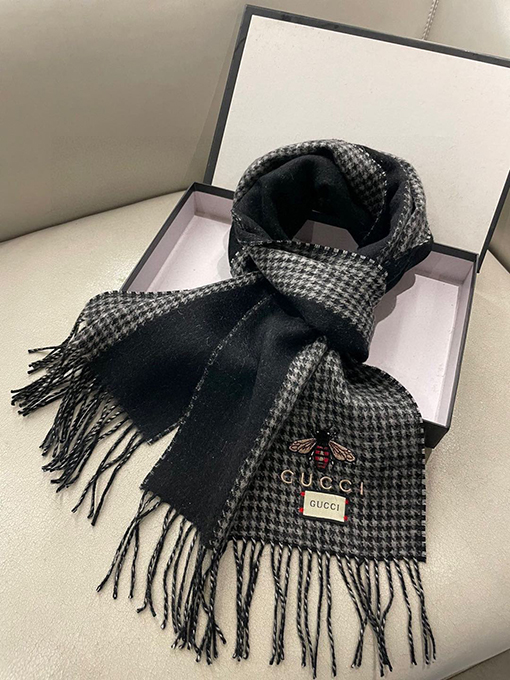 グッチ両面カシミヤスカーフ