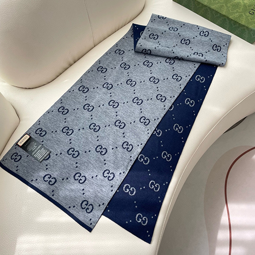 グッチニットとカシミヤのスカーフ