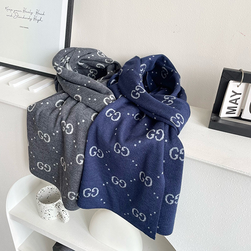 グッチニットとカシミヤのスカーフ