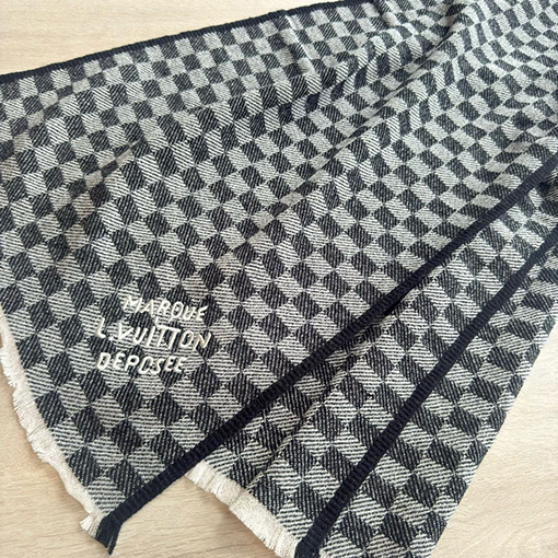 ルイヴィトンスーパーコピークラシックなチェック柄のカシミヤスカーフ