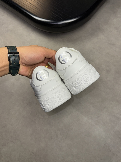 グッチ3Dカラープリントのトーテムスニーカー