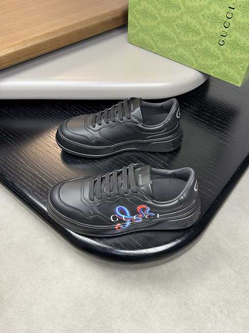 グッチ3Dカラープリントのトーテムスニーカー