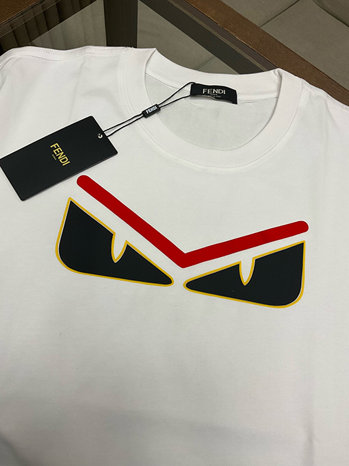 フェンディ 新しいモンスターの目の装飾ラウンドネックtシャツ