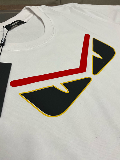 フェンディ 新しいモンスターの目の装飾ラウンドネックtシャツ