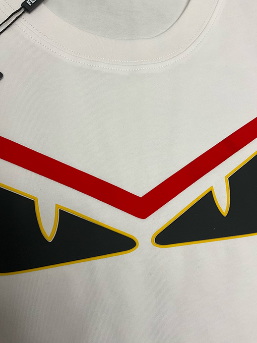 フェンディ 新しいモンスターの目の装飾ラウンドネックtシャツ