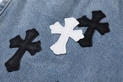 クロムハーツ  ストレートクロス刺繍のジーンズ