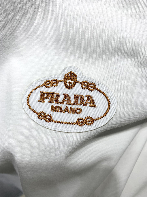 プラダ2025ss刺繍ロゴTシャツ