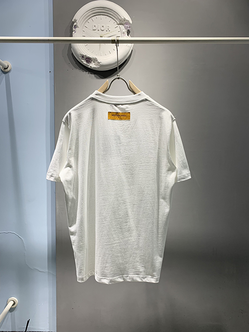 ルイヴィトン新しいロゴの凸型Tシャツ