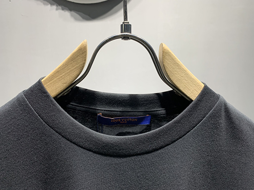 ルイヴィトン新しいロゴの凸型Tシャツ