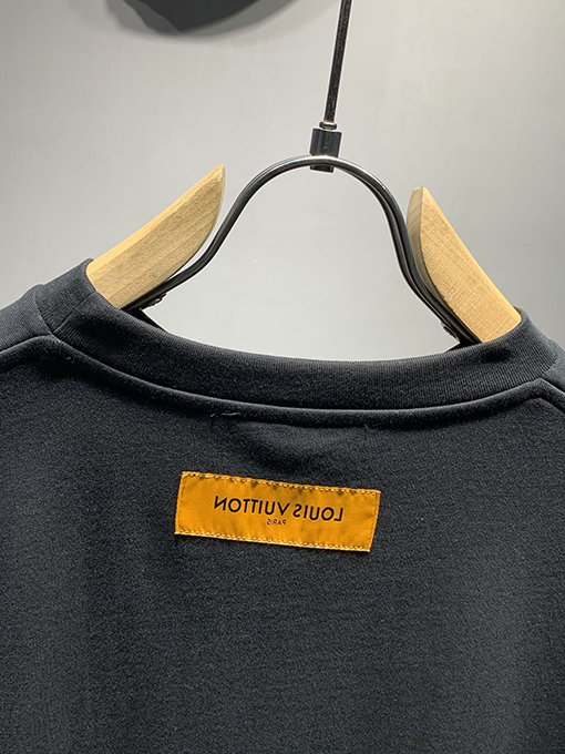 ルイヴィトン新しいロゴの凸型Tシャツ