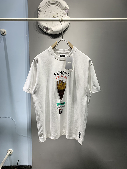 フェンディ2025ss新しいLicious刺繍パッチTシャツ