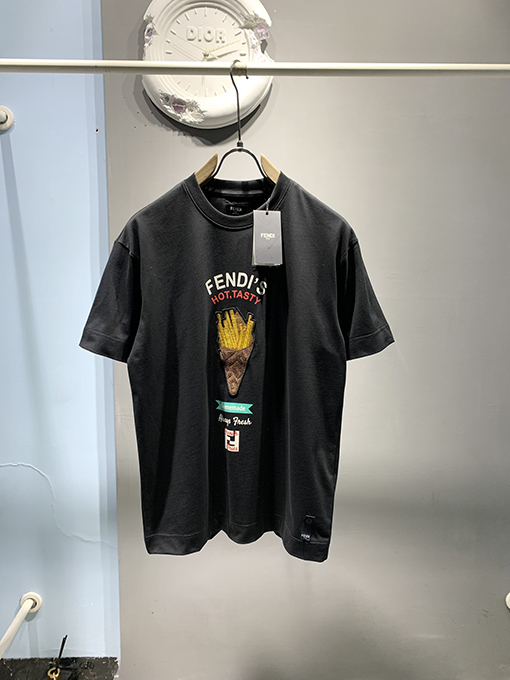 フェンディ2025ss新しいLicious刺繍パッチTシャツ