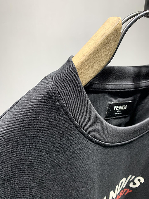 フェンディ2025ss新しいLicious刺繍パッチTシャツ