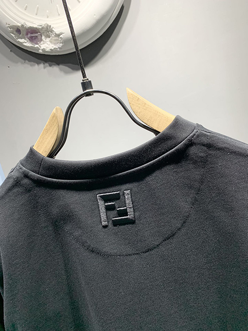 フェンディ2025ss新しいLicious刺繍パッチTシャツ