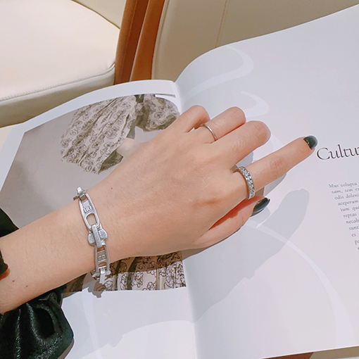 バレンシアガ Balenciagaブレスレット