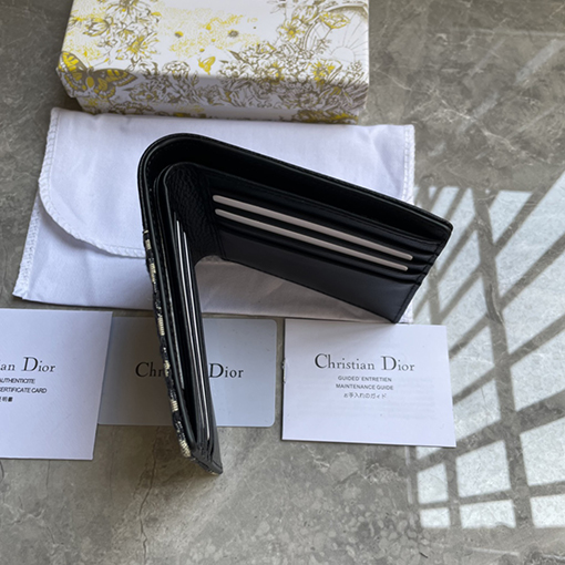 ディオールサドル財布