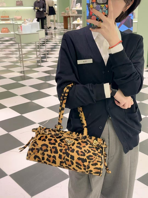 プラダLusSolfヒョウ柄プリントトートバッグ