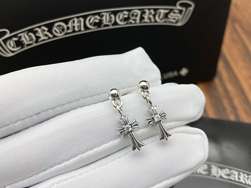 クロムハーツクロスシングルダイヤモンドピアス