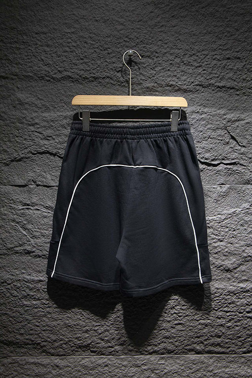 バレンシアガロゴ刺繍コラボショートパンツ