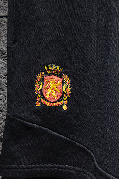 バレンシアガロゴ刺繍コラボショートパンツ