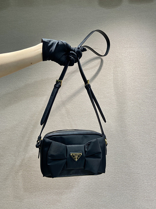 プラダリボンショルダーバッグ