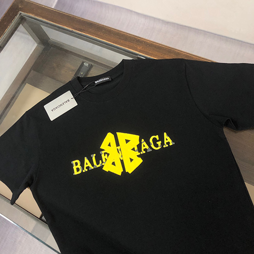 バレンシアガクラシックな半袖Tシャツ