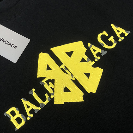 バレンシアガクラシックな半袖Tシャツ