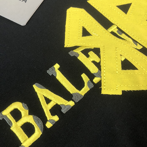 バレンシアガクラシックな半袖Tシャツ