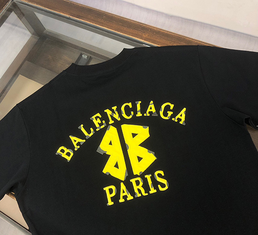 バレンシアガクラシックな半袖Tシャツ