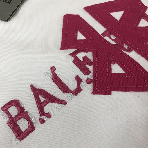 バレンシアガクラシックな半袖Tシャツ