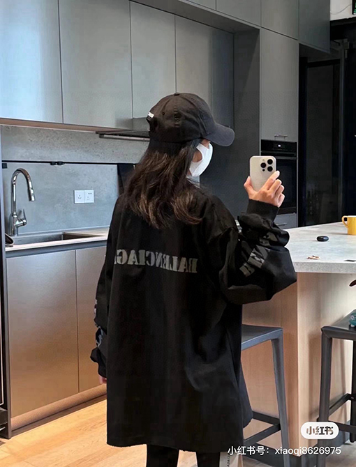 バレンシアガスーパーコピーブルーミーロゴプリントロンガスリーブTシャツ