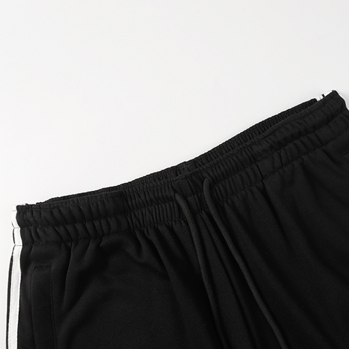 バレンシアガXアディダス 新しい連名アディパンツ