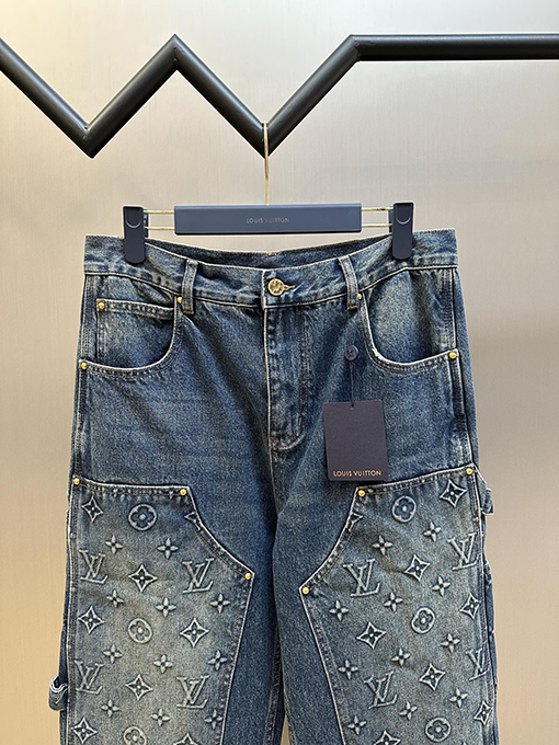 ルイヴィトン エンボス加工のデニムパンツ