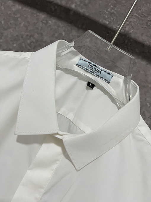 プラダコピー新しい胸のステッチ金属逆三角皮の高品質シャツ