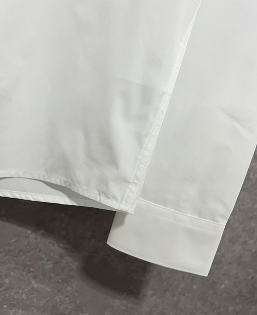 プラダコピー新しい胸のステッチ金属逆三角皮の高品質シャツ
