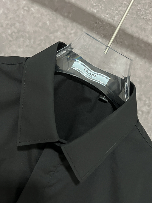 プラダコピー新しい胸のステッチ金属逆三角皮の高品質シャツ