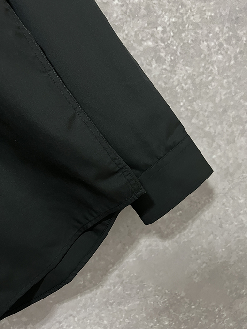 プラダコピー新しい胸のステッチ金属逆三角皮の高品質シャツ