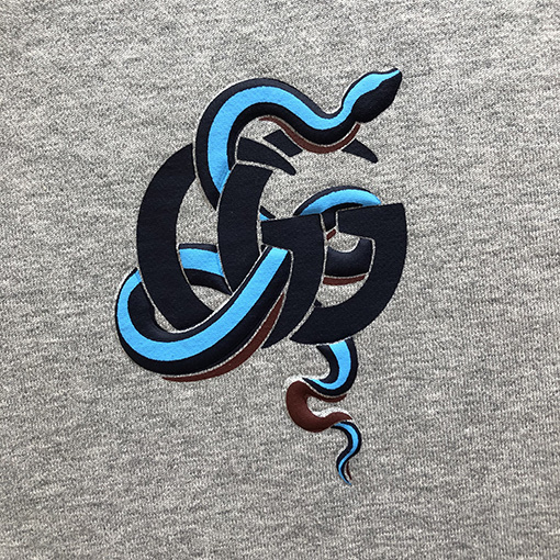 グッチスーパーコピー新しい蛇の年のプリントコットンのプルオーバーを選んだプルオーバーパーカー