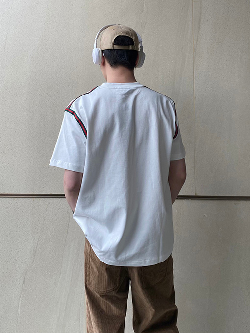 グッチスーパーコピー新しいシーズンのニットラウンドネックTシャツ