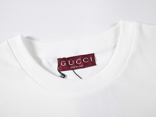 グッチスーパーコピー新しいシーズンのニットラウンドネックTシャツ