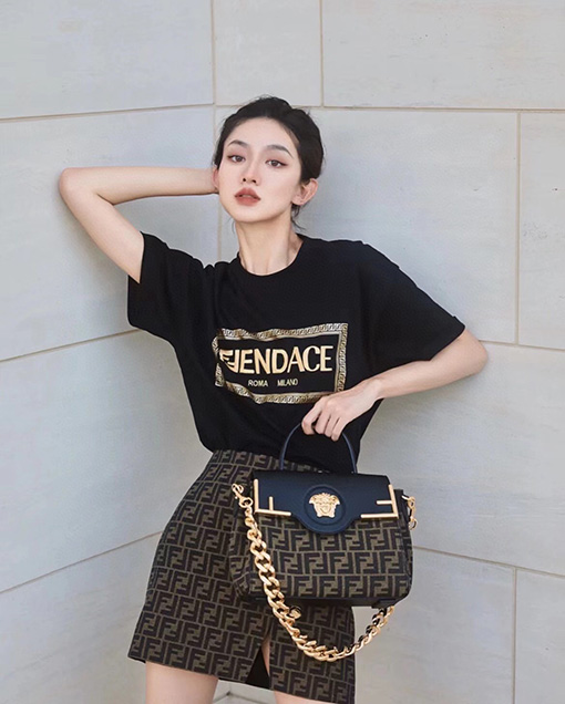 フェンディ X ヴェルサーチ連名前後ゴールド刺繍半袖Tシャツ